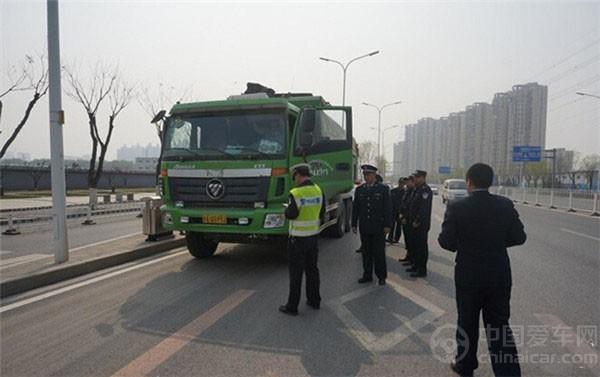 北京渣土车整改 不符环保标准渣土运输企业实行除名